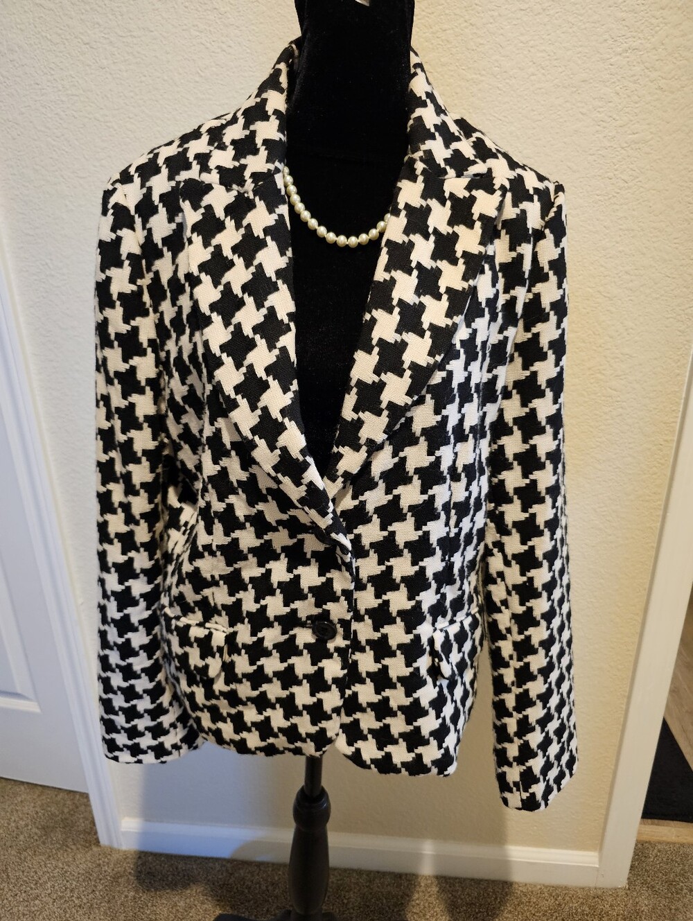 George Black & White Houndstooth Blazer